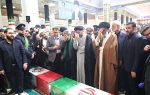 پیکر وزیر اطلاعات در قم تشییع شد / بدرقه مردم پس از نماز عید فطر پیکر وزیر اطلاعات در قم تشییع شد / بدرقه مردم پس از نماز عید فطر
