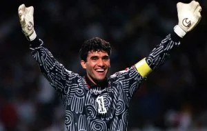 احمدرضا عابدزاده در آمریکا پا به توپ شد