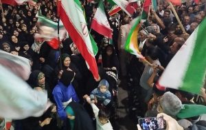 تجدید عهد مردم کردکوی در شب‌های همبستگی