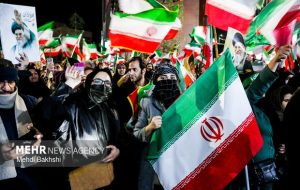 حضور شبانه قمی ها در حمایت از دیپلماسی و میدان