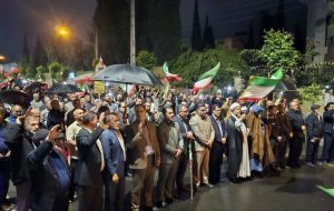 آستارا در شب هشتاد و سوم؛ باران هم مانع حضور مردم نشد