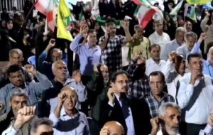 اجتماع شبانه مردم بندر دیر در دفاع از انقلاب و رهبری اجتماع شبانه مردم بندر دیر در دفاع از انقلاب و رهبری