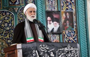 امام جمعه کیش: صرفه جویی و همدلی راه عبور از مشکلات است