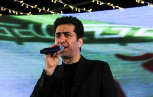 اهدای جهیزیه از سوی محمد معتمدی در جشن هلهله فرشتهها در قم اهدای جهیزیه از سوی محمد معتمدی در جشن هلهله فرشتهها در قم