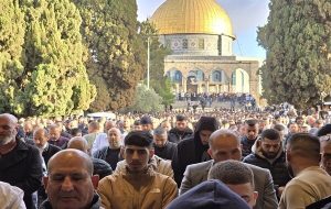 برگزاری نماز عید قربان در مسجد الاقصی با حضور ۱۴۰ هزار فلسطینی برگزاری نماز عید قربان در مسجد الاقصی با حضور ۱۴۰ هزار فلسطینی