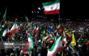 تجدید پایبندی شهروندان رامیان با آرمان‌های انقلاب در تجمع شبانه