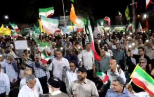 تجمع شبانه در بندر دیر