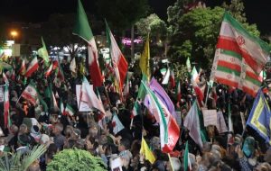 حضور حماسی مردم مهاجران در حمایت از رهبر معظم انقلاب