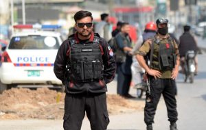 حمله انتحاری در پاکستان؛ ۱۲ پلیس کشته شدند