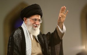 دعوت علمای عراق از حجاج خانه خدا برای انجام حج به نیت رهبر شهید