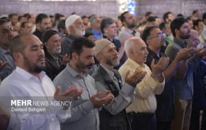 شوقِ بندگی در صف عاشقان؛ حرم مطهر امام رضا(ع) شوقِ بندگی در صف عاشقان؛ حرم مطهر امام رضا(ع)