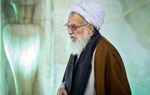 قرائت پیام آیت‌الله موحدی کرمانی به یادبود شهدای خانواده امام شهید