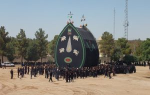 آیین سنتی نخل‌برداری در حسینیه بزرگ صاحب الزمان(عج) شاهدیه یزد