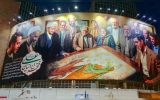 تصویری از استاد فرشچیان، چاوشی و هنرمندان غدیری بر دیوارنگاره ولیعصر