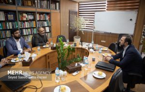حضور «غریب آبادی» در خبرگزاری مهر حضور «غریب آبادی» در خبرگزاری مهر