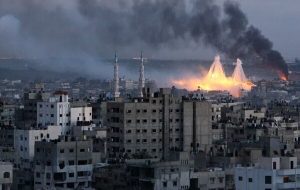 حملات رژیم صهیونیستی به جنوب لبنان با بمبهای فسفری حملات رژیم صهیونیستی به جنوب لبنان با بمبهای فسفری