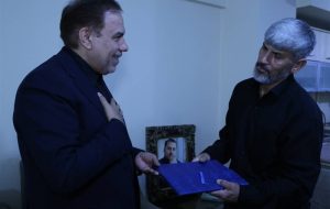 خانواده شهدا چشم و چراغ ملت هستند