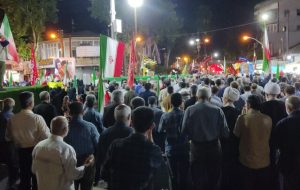 مینودشت شاهد تداوم حضور مردمی در تجمعات شبانه است مینودشت شاهد تداوم حضور مردمی در تجمعات شبانه است
