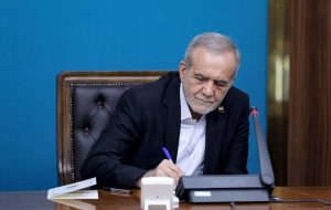 پزشکیان: مقابل هیچ تهدیدی عقبنشینی نخواهیم کرد پزشکیان: مقابل هیچ تهدیدی عقبنشینی نخواهیم کرد
