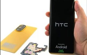یک کالبدشکافی جنجالی: گوشی ترامپ همان HTC U24 پرو است یک کالبدشکافی جنجالی: گوشی ترامپ همان HTC U24 پرو است