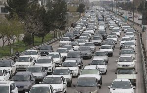 آخرین وضعیت ترافیکی محور‌های مواصلاتی در آستانه مراسم تشییع رهبر شهید / ورودی تهران قفل شد