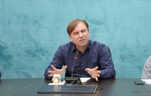 استاندار بوشهر: حمایت از تولید و تشدید نظارت اولویت تنظیم بازار است استاندار بوشهر: حمایت از تولید و تشدید نظارت اولویت تنظیم بازار است