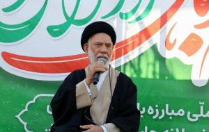 امام جمعه دیّر: دشمن به دنبال تسخیر ذهن نسل جوان است