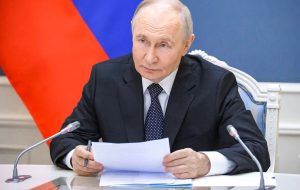 تاکید پوتین بر ادامه حملات سهمگین به تاسیسات صنایع نظامی اوکراین تاکید پوتین بر ادامه حملات سهمگین به تاسیسات صنایع نظامی اوکراین