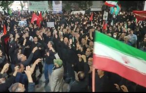 شور حسینی مردم خرمآباد در اجتماع شبانه شور حسینی مردم خرمآباد در اجتماع شبانه