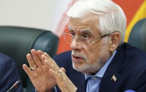 عارف: اختلافات داخلی دولت را به افکار عمومی بکشانید، عزل خواهید شد عارف: اختلافات داخلی دولت را به افکار عمومی بکشانید، عزل خواهید شد