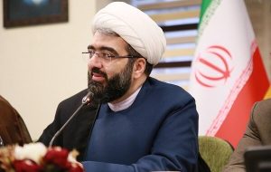 واکنش معاون نهاد رهبری به اخراج یک کارمند دانشگاهی به دلیل پیگیری پوشش