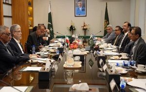 وزیر علوم به پاکستان رفت