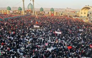 پرواز هلیکوپتر سیاه پوش بر فراز مسجد مقدس جمکران