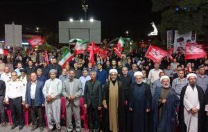 تجمع شبانه سنندجیها در لبیک به فرمان رهبر انقلاب اسلامی وحمایت از وطن تجمع شبانه سنندجیها در لبیک به فرمان رهبر انقلاب اسلامی وحمایت از وطن