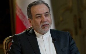 دانش آموزان مدرسه میناب به یک حماسه تبدیل شدند دانش آموزان مدرسه میناب به یک حماسه تبدیل شدند