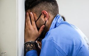 شرور قمهکش تهرانی دستگیر شد شرور قمهکش تهرانی دستگیر شد