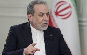 عراقچی: دیپلماسی و میدان در هماهنگی و همبستگی با یکدیگر حرکت میکنند عراقچی: دیپلماسی و میدان در هماهنگی و همبستگی با یکدیگر حرکت میکنند