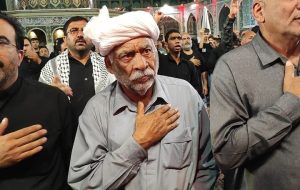 عزاداری به سبک «سیستانی ها» در حرم مطهر رضوی در شب شهادت امام رضا(ع) عزاداری به سبک «سیستانی ها» در حرم مطهر رضوی در شب شهادت امام رضا(ع)