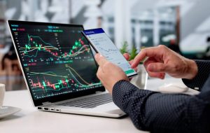 بهترین پلتفرم‌های کپی تریدینگ برای ایرانیان؛ مقایسه امکانات و ریسک‌ها