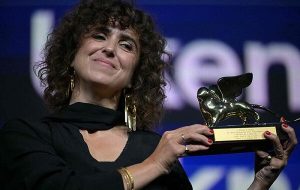 «زن ناشناس» دانمارکی شیر طلا را برد؛ جان مالکوویچ بهترین بازیگر مرد شد «زن ناشناس» دانمارکی شیر طلا را برد؛ جان مالکوویچ بهترین بازیگر مرد شد