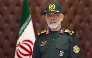 نیروهای مسلح ایران و رزمندگان مقاومت پاسخ ویرانگری به هر تهدید میدهند نیروهای مسلح ایران و رزمندگان مقاومت پاسخ ویرانگری به هر تهدید میدهند